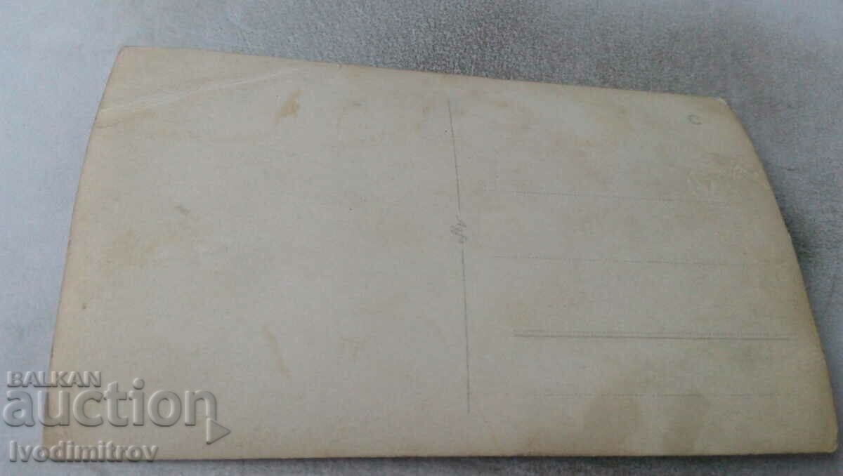 Φωτογραφία νεόνυμφων με τους φίλους τους με τιμή 1.45 BGN | € 0.74