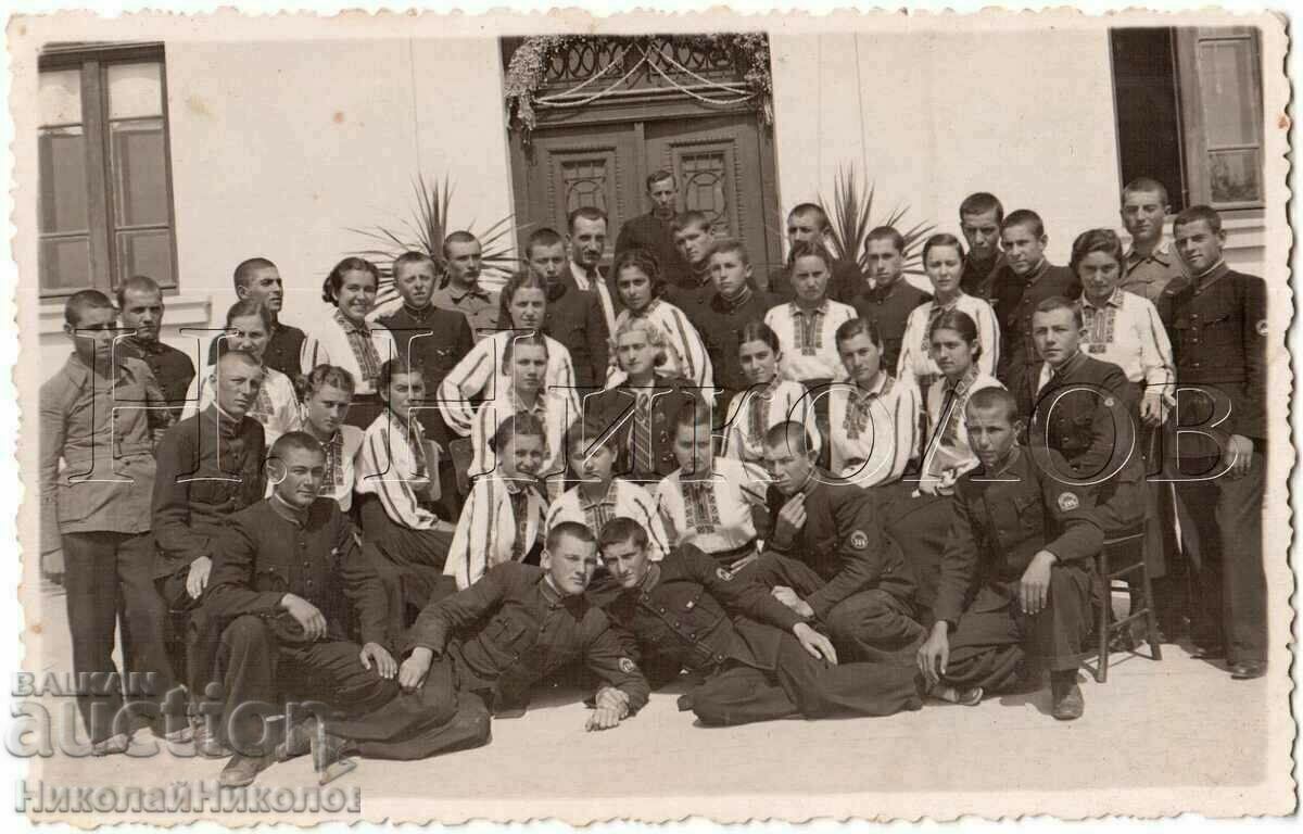 1938 OLD PHOTO OF PAVLICAN HIGH SCHOOL SCHOOL SCHOOL SCHOOL GUYS IN COSTUME G020