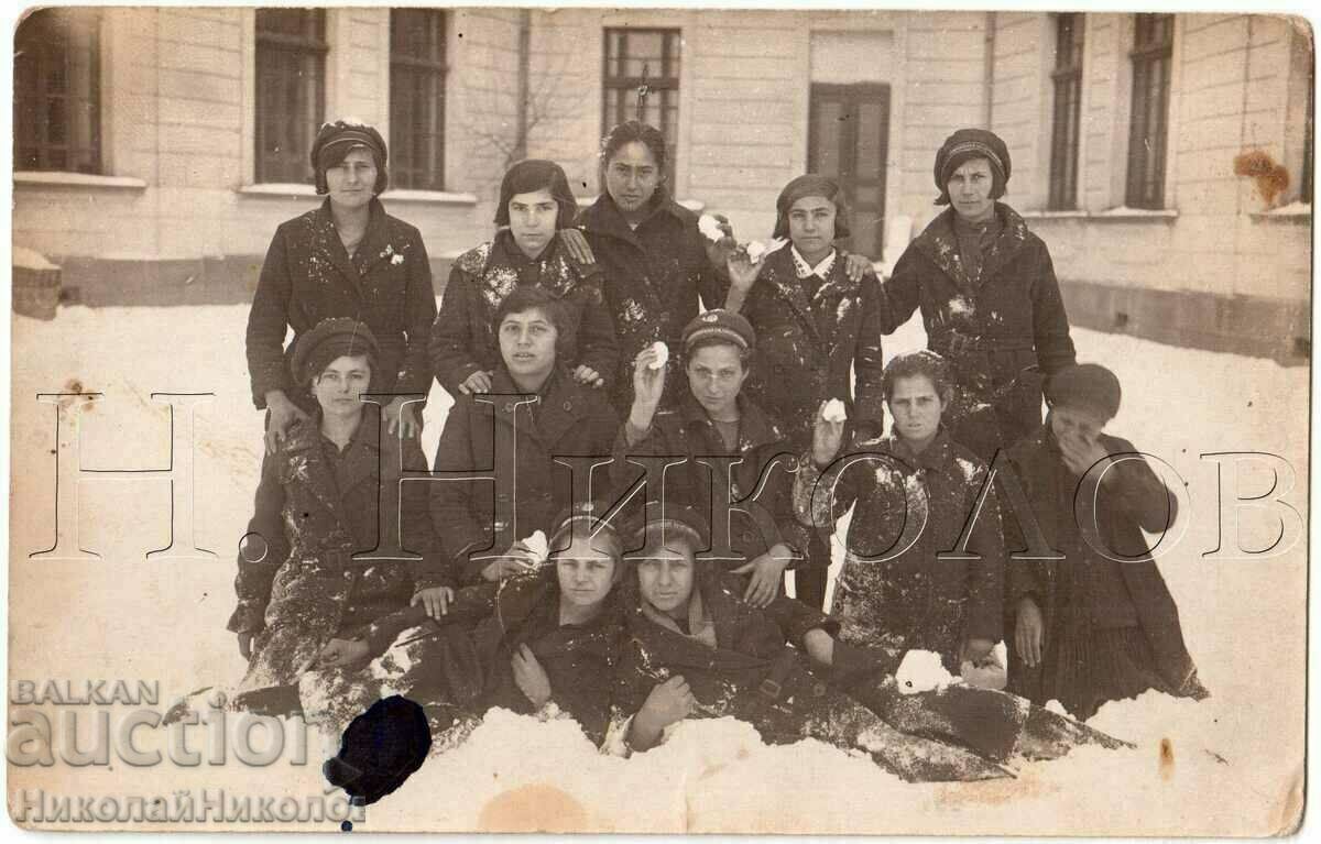 1933 OLD PHOTO PAVLIKENI GIRLS IN 3rd CLASS G026