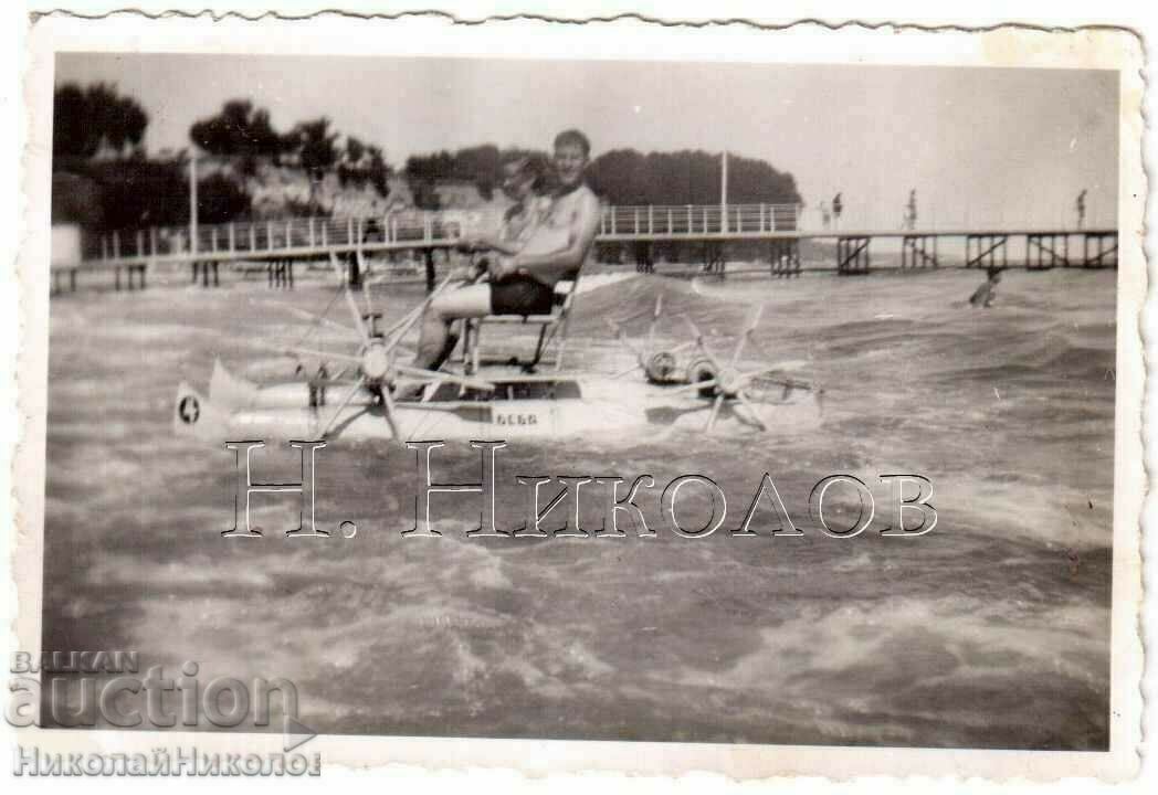 МАЛКА СТАРА СНИМКА МОРЕТО ВОДНО КОЛЕЛО Г041 МАЛКА СТАРА СНИМКА МОРЕТО ВОДНО КОЛЕЛО Г041