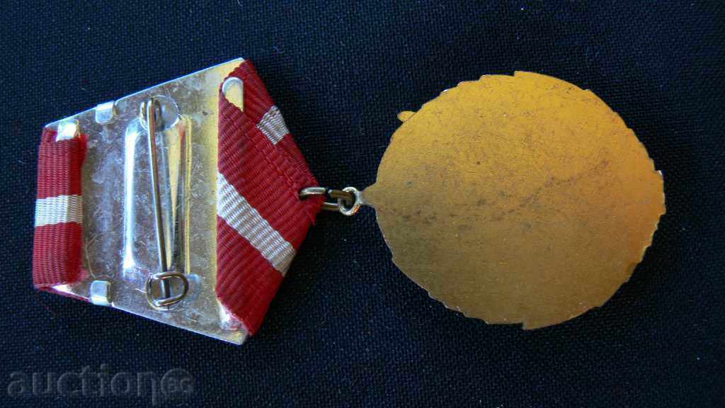 ORDIN Red Flag MUNCII cu preț 70.00 BGN | € 35.79 ORDIN Red Flag MUNCII cu preț 70.00 BGN | € 35.79