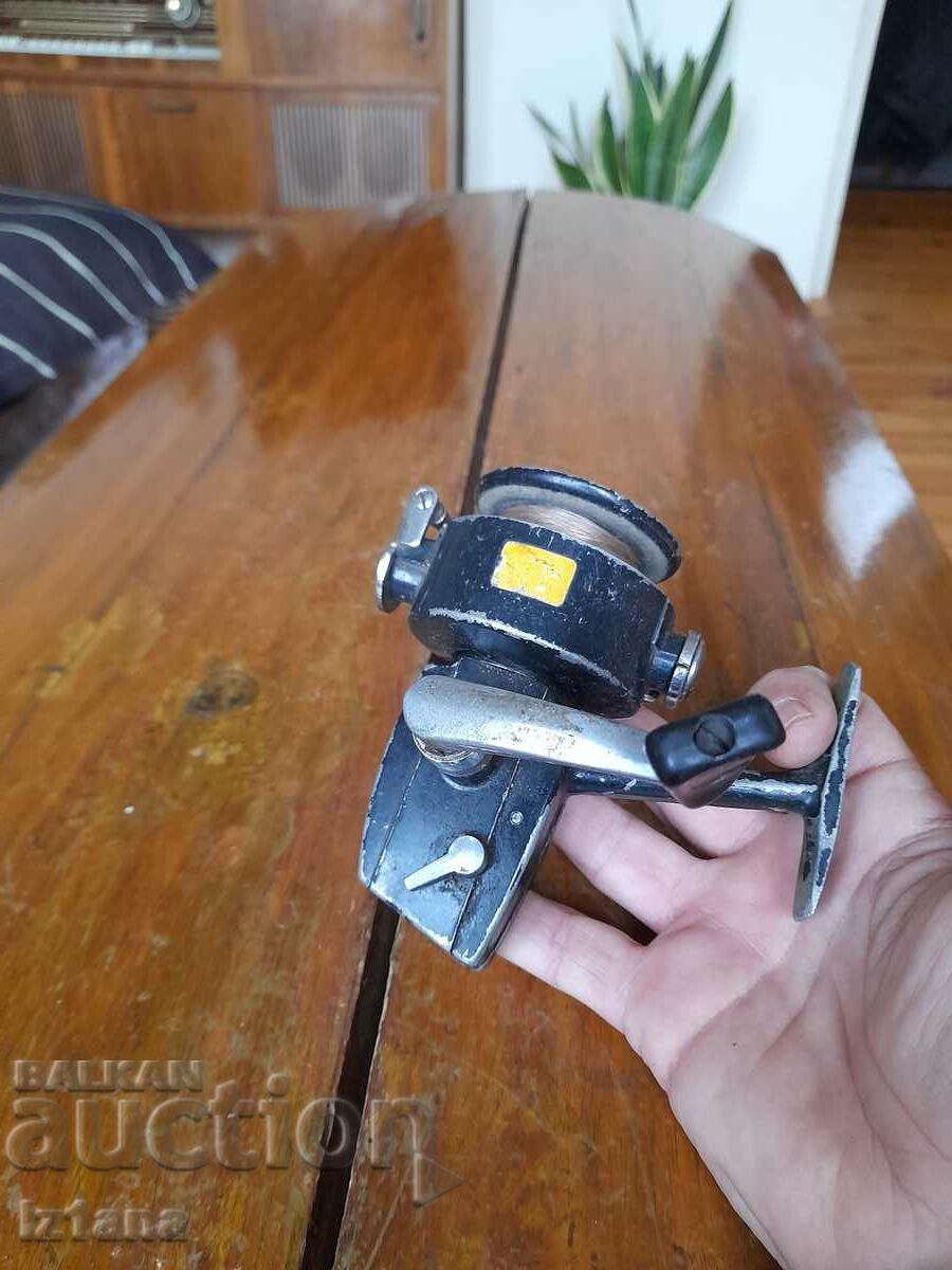 Mulinetă veche de pescuit cu preț 28.00 BGN | € 14.32 Mulinetă veche de pescuit cu preț 28.00 BGN | € 14.32