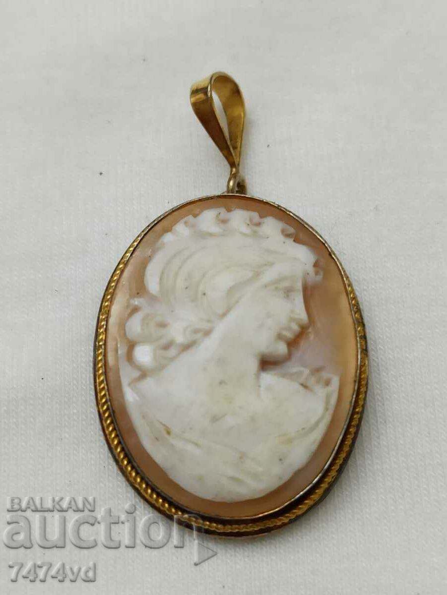 Silver old medallion-cameo - silver with gilding, marking with price 200.00 BGN | € 102.26 Silver old medallion-cameo - silver with gilding, marking with price 200.00 BGN | € 102.26