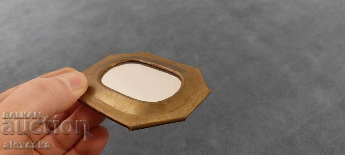 Delivery of Old lady's mirror Delivery of Old lady's mirror