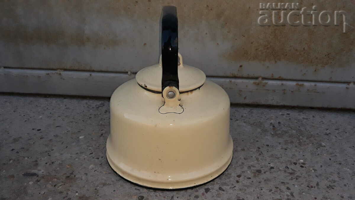 Delivery of large enamel cream teapot retro vintage Delivery of large enamel cream teapot retro vintage