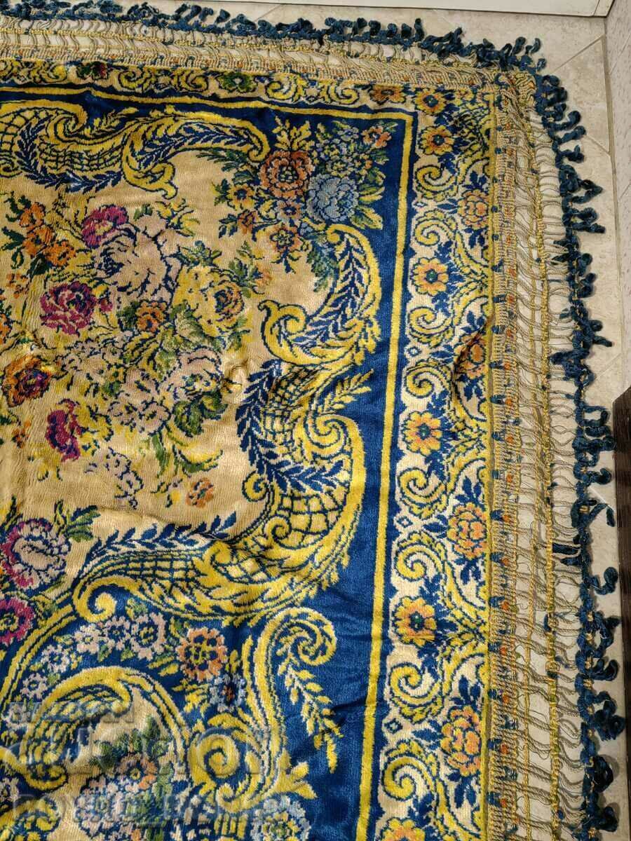 Delivery of Antique Plush Bedspread 235/200 With Fringe Delivery of Antique Plush Bedspread 235/200 With Fringe