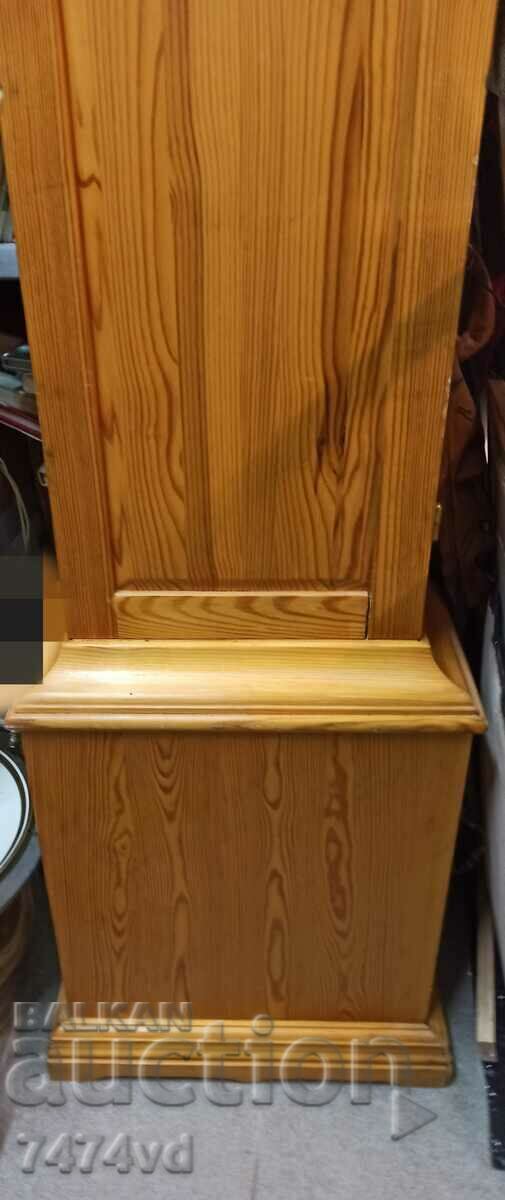 Auction PARQUET, LIVING ROOM CLOCK Auction PARQUET, LIVING ROOM CLOCK