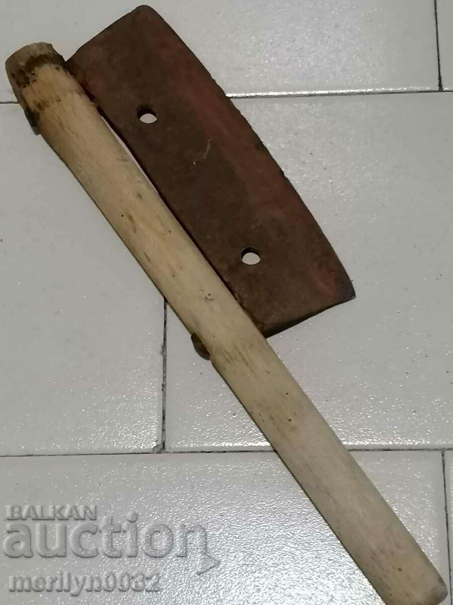 Delivery of Old hatchet saber ax blade wrought iron