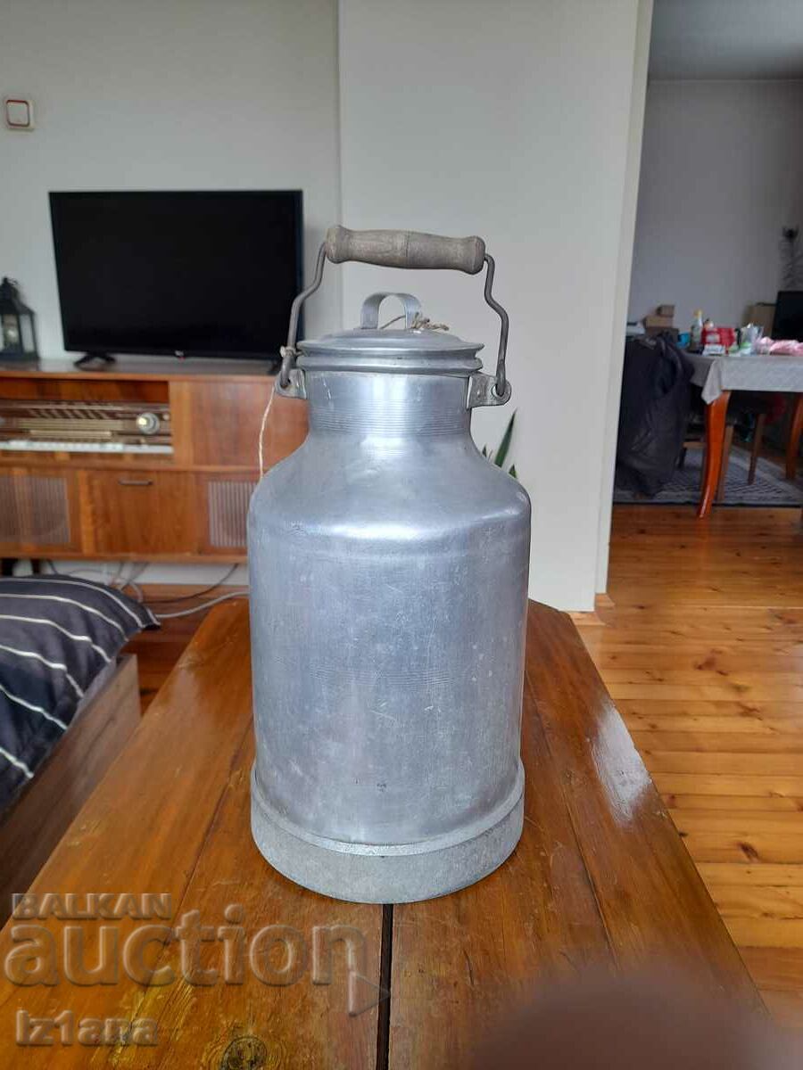 Old aluminum kettle, rubber Old aluminum kettle, rubber