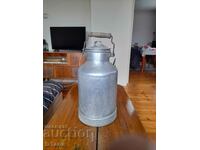 Fierbător vechi din aluminiu, cauciuc