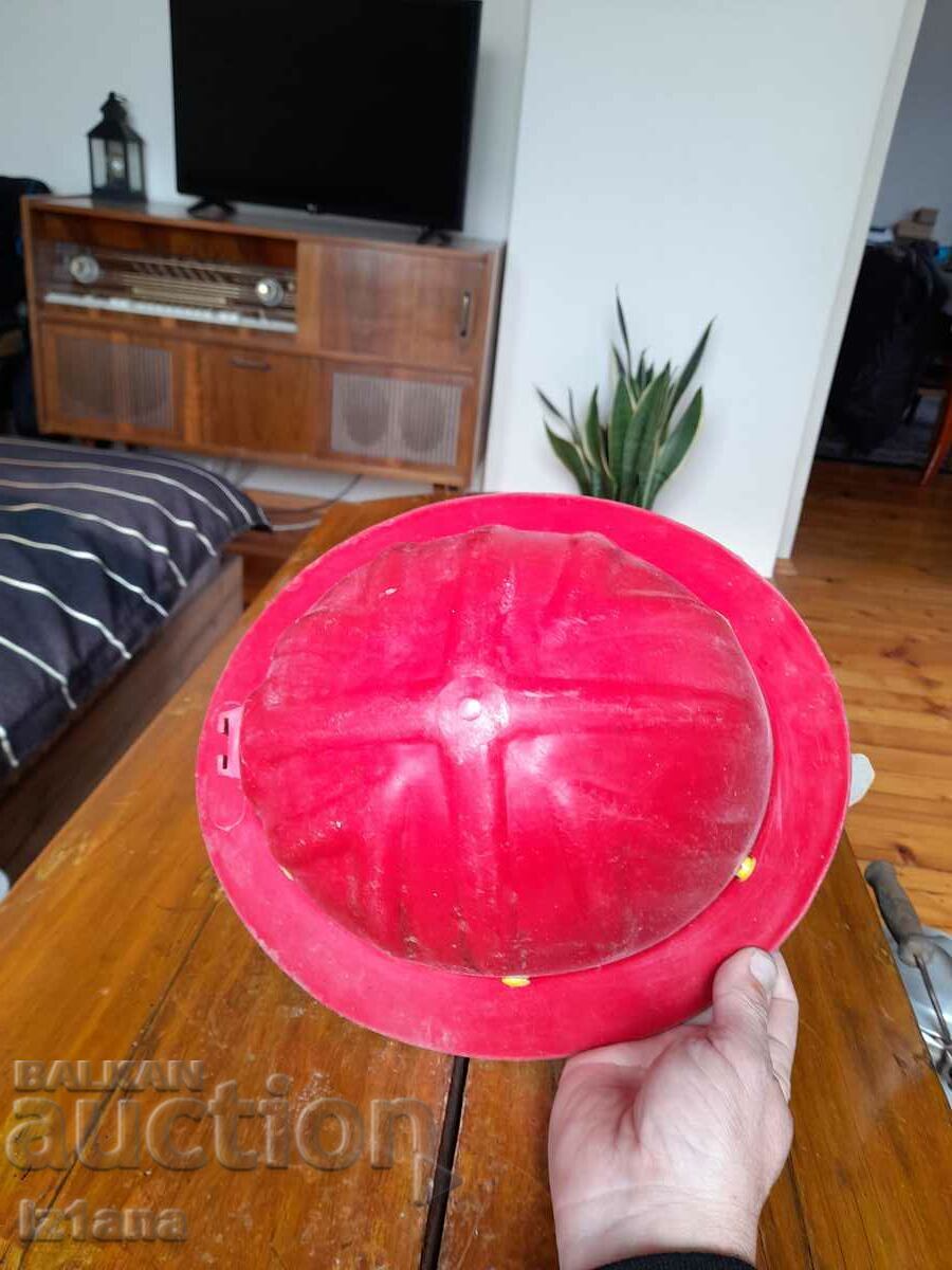 Auction  Old construction helmet