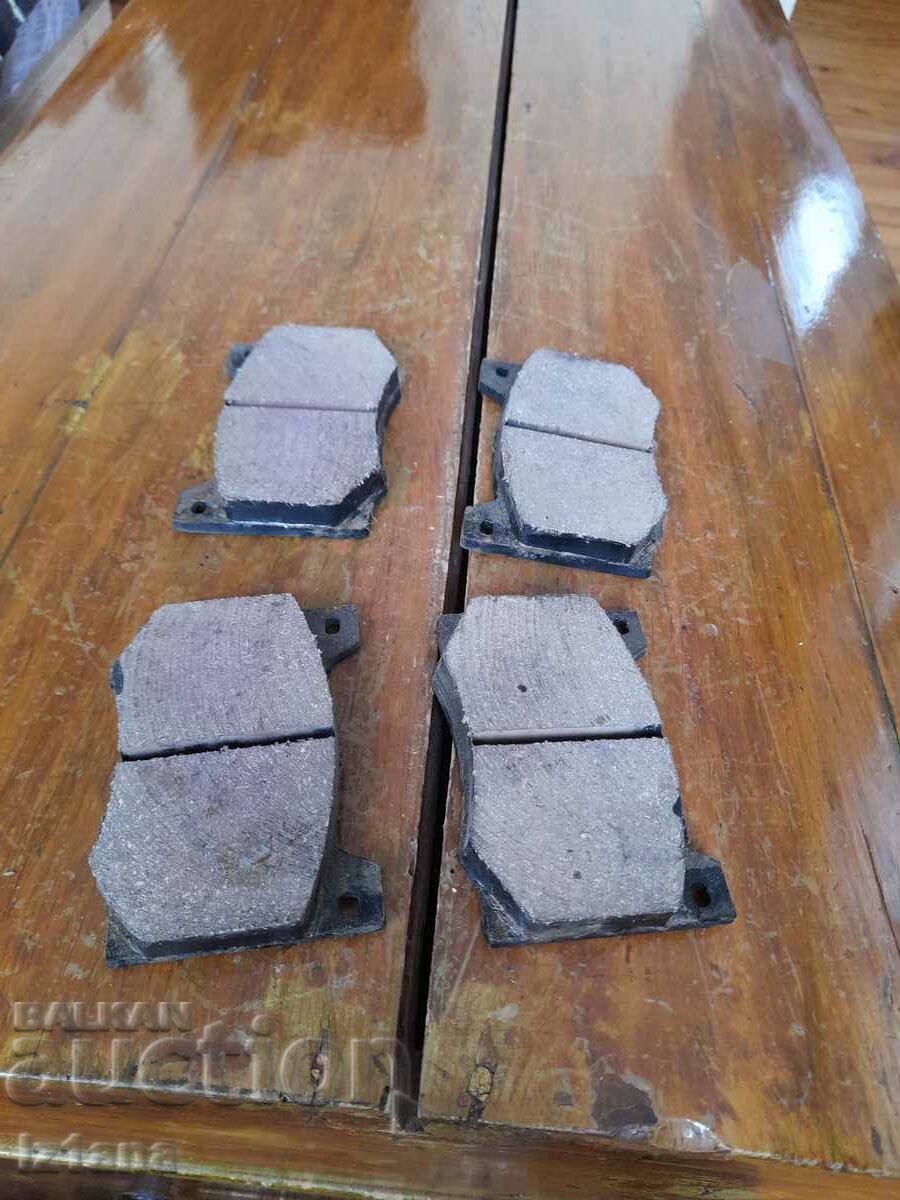 Old Moskvich 1500 ferrod pads - 6 Old Moskvich 1500 ferrod pads - 6
