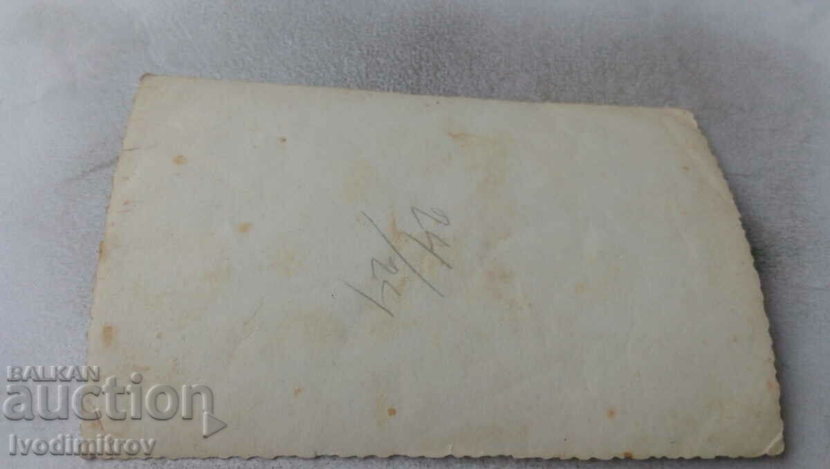 Photo Women and men with shovels with price 1.45 BGN | € 0.74