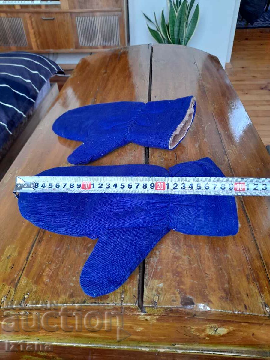 Licitație Mănuși vechi de lucru