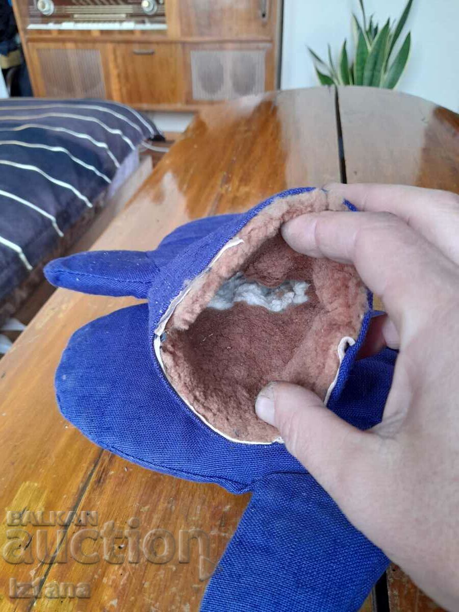 Livrarea Mănuși vechi de lucru