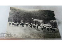 Снимка Деца игарещи на поляната до планински лагер