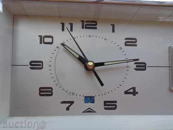 Auction  Desk Clock Alarm Clock China 1980s WORKS