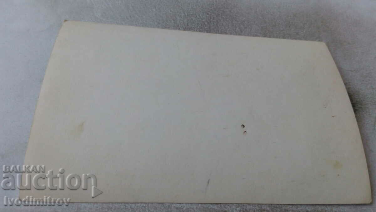 Φωτογραφία Μαθητές με τον δάσκαλό τους με τιμή 0.75 BGN | € 0.38 Φωτογραφία Μαθητές με τον δάσκαλό τους με τιμή 0.75 BGN | € 0.38