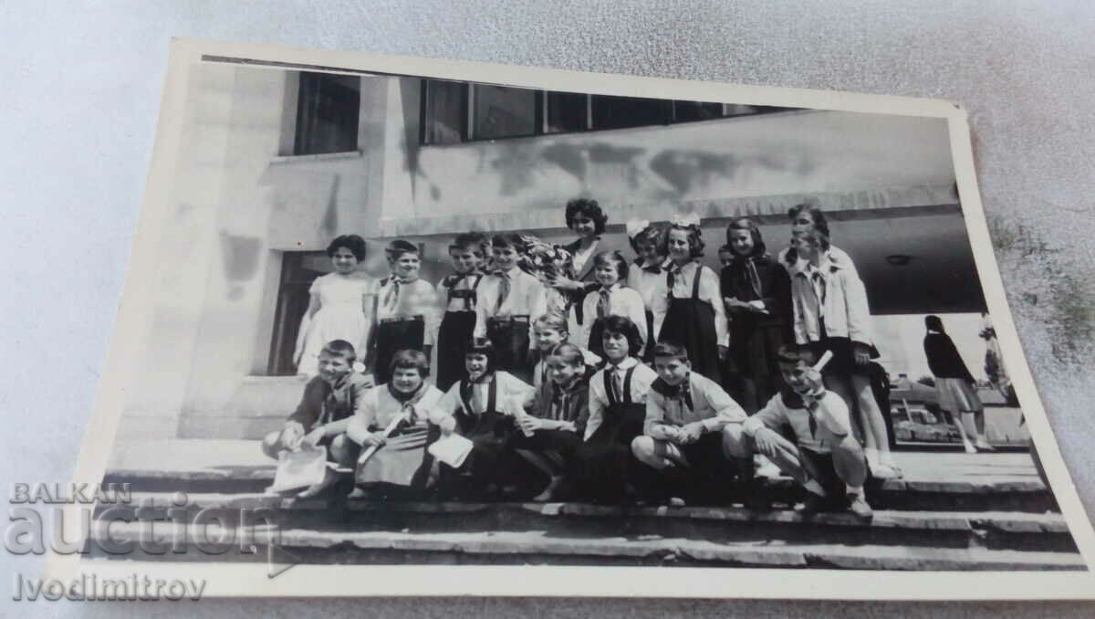 Φωτογραφία Μαθητές με τον δάσκαλό τους
