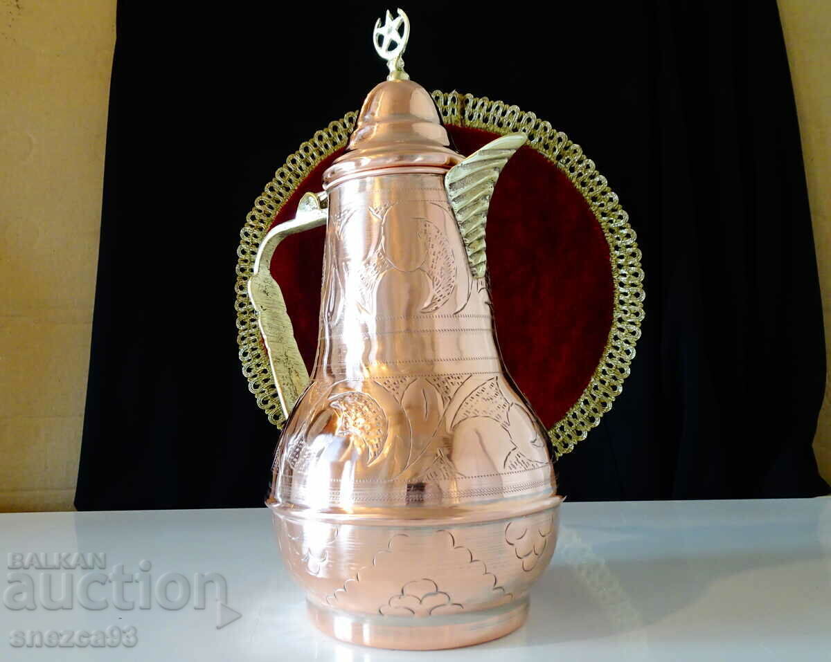 Auction  Ancient copper jug, relief, Islam.