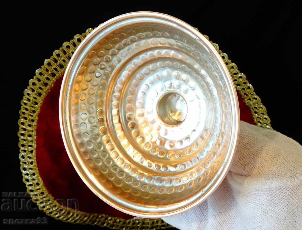 Auction Antique copper sugar bowl, candy box, copper vessel. Auction Antique copper sugar bowl, candy box, copper vessel.