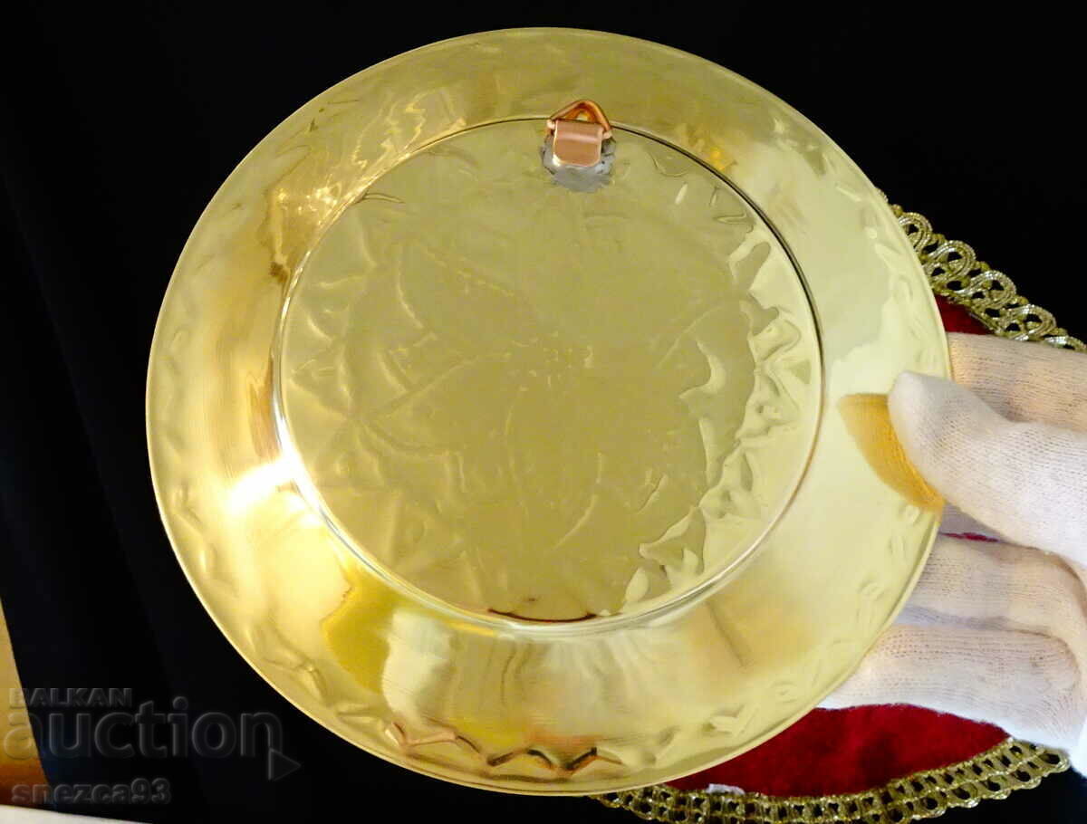 Brass plate, wall panel, gilding, flowers with price 16.00 BGN | € 8.18 Brass plate, wall panel, gilding, flowers with price 16.00 BGN | € 8.18