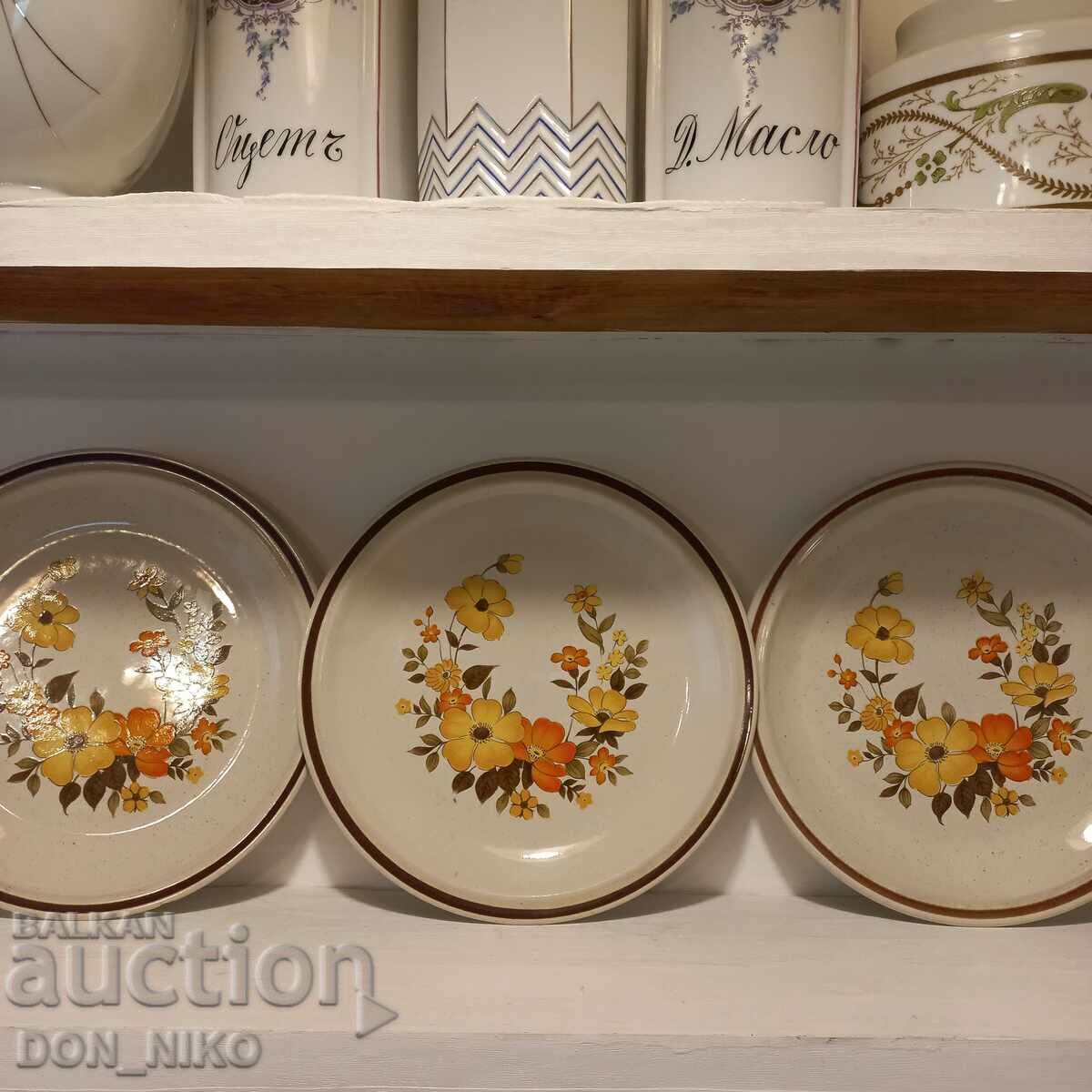 Auction Porcelain saucer 3 pieces-JAPAN Auction Porcelain saucer 3 pieces-JAPAN