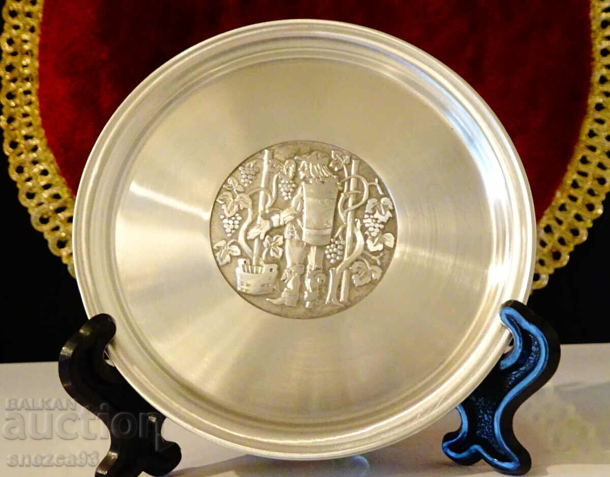 Auction Grozdober pewter plate, marked. Auction Grozdober pewter plate, marked.