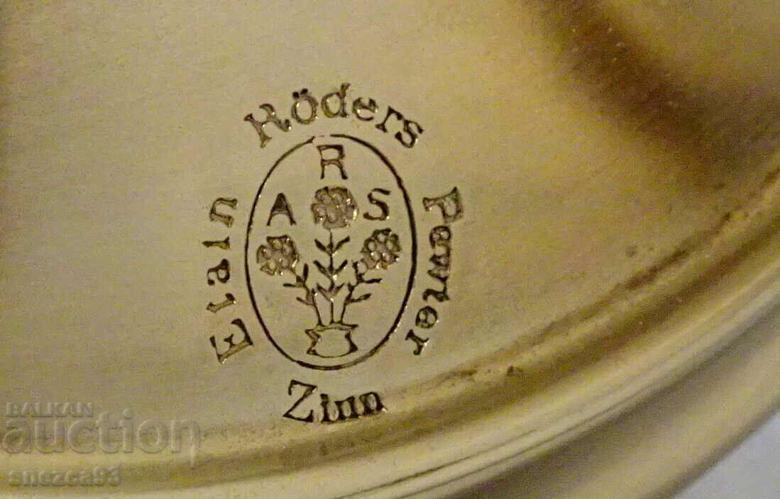 Delivery of Grozdober pewter plate, marked. Delivery of Grozdober pewter plate, marked.