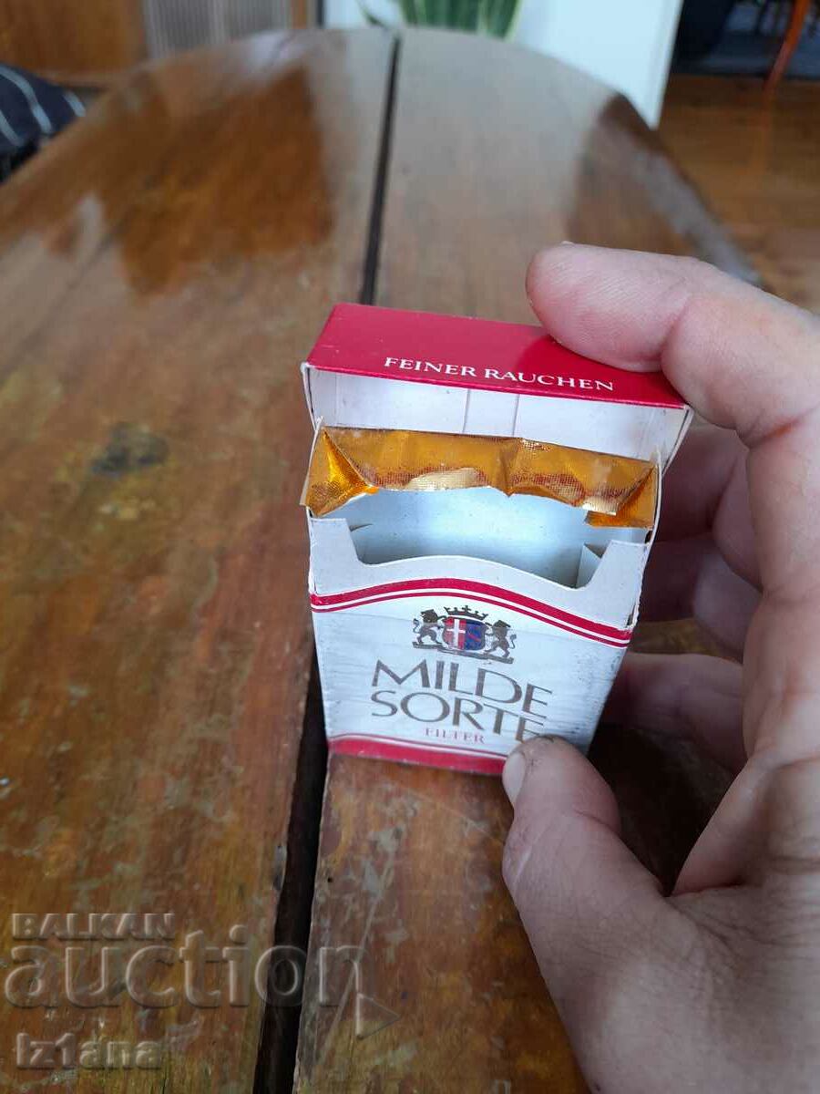 An old box of Milde Sorte cigarettes - 6 An old box of Milde Sorte cigarettes - 6