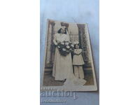 Photo Bride with her bridesmaid 1943