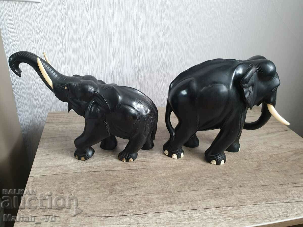 Auction Two elephants of solid ebony wood and bone for tusks and claws Auction Two elephants of solid ebony wood and bone for tusks and claws