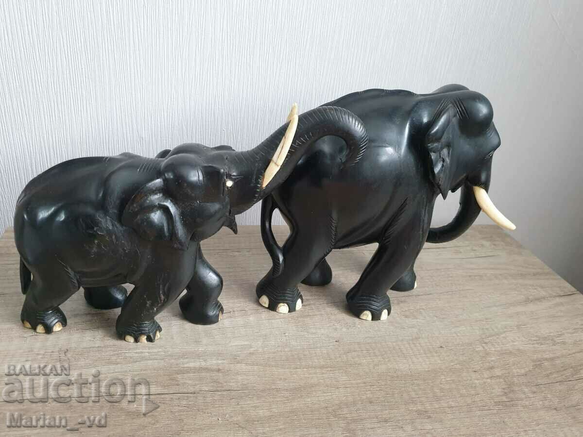 Delivery of Two elephants of solid ebony wood and bone for tusks and claws Delivery of Two elephants of solid ebony wood and bone for tusks and claws