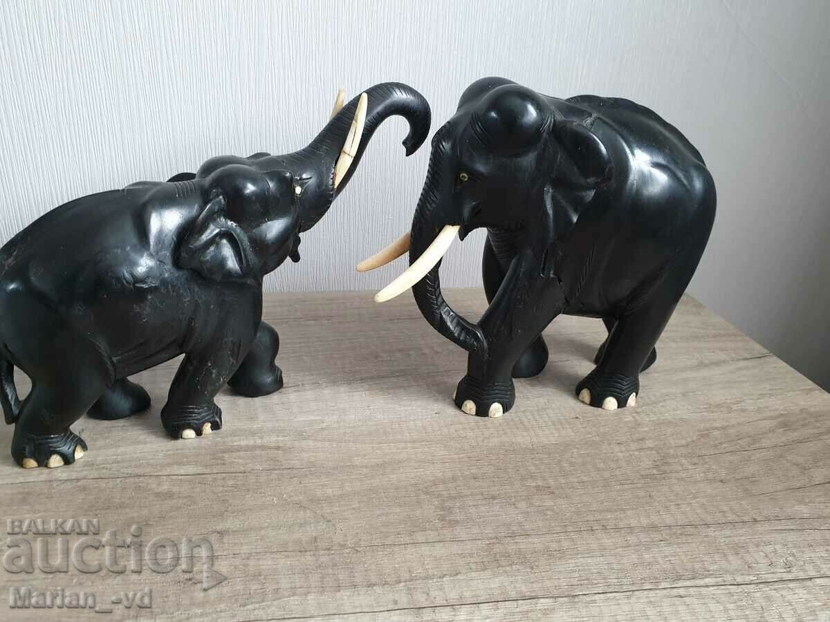 Two elephants of solid ebony wood and bone for tusks and claws - 6 Two elephants of solid ebony wood and bone for tusks and claws - 6
