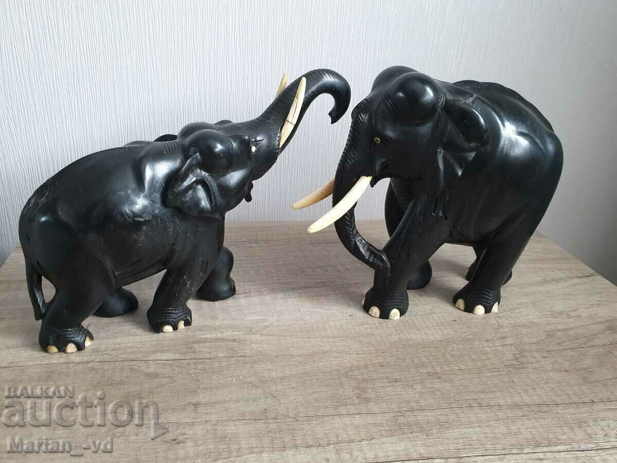 Two elephants of solid ebony wood and bone for tusks and claws - 7 Two elephants of solid ebony wood and bone for tusks and claws - 7