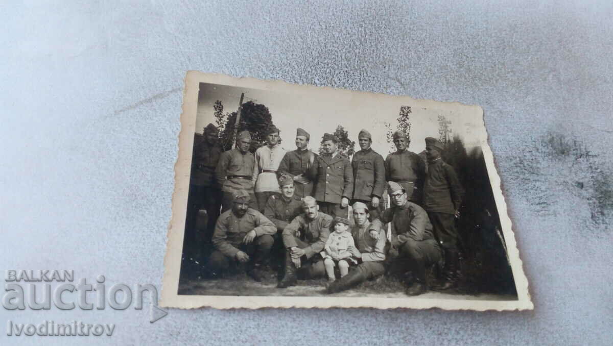 Fotografie băile Panicharev Ofițeri soldați și un copil 1941
