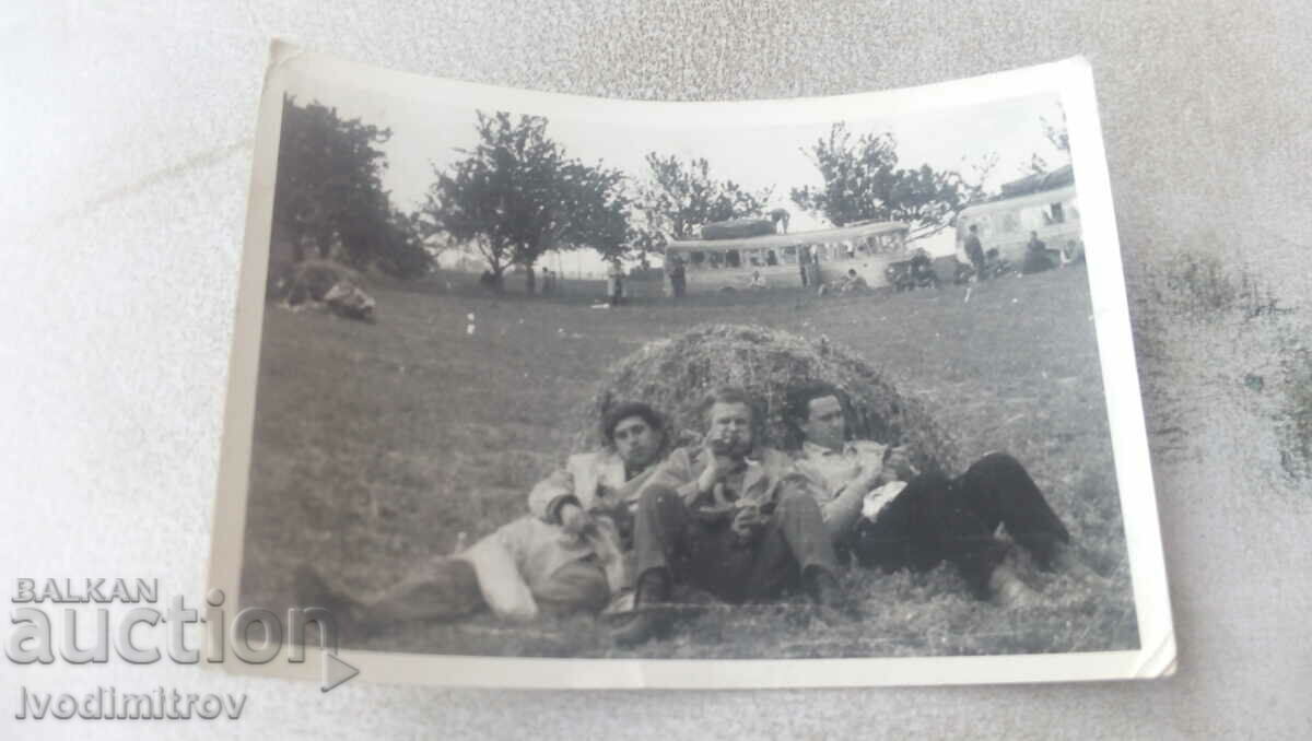 Photo Three men lying in a haystack