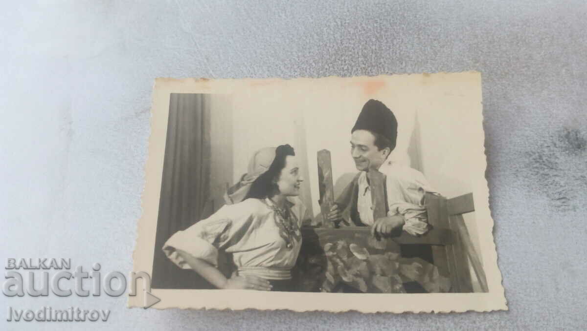 Снимка Мъж и жена с народни носии