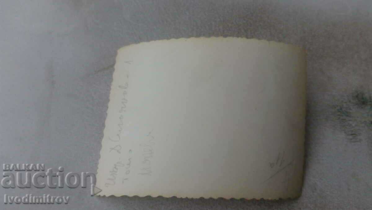 Photo Men and women in front of the pyramids at Giza with price 0.85 BGN | € 0.43