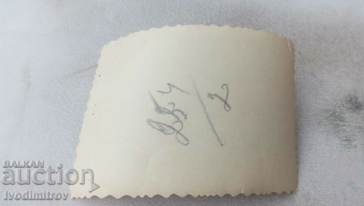 Fotografie Bărbați și femei cu preț 0.75 BGN | € 0.38 Fotografie Bărbați și femei cu preț 0.75 BGN | € 0.38