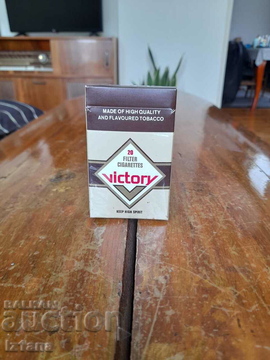 Auction An old box of Victory cigarettes Auction An old box of Victory cigarettes