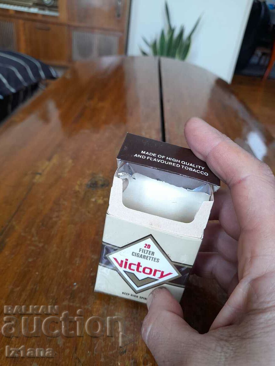 An old box of Victory cigarettes - 6 An old box of Victory cigarettes - 6