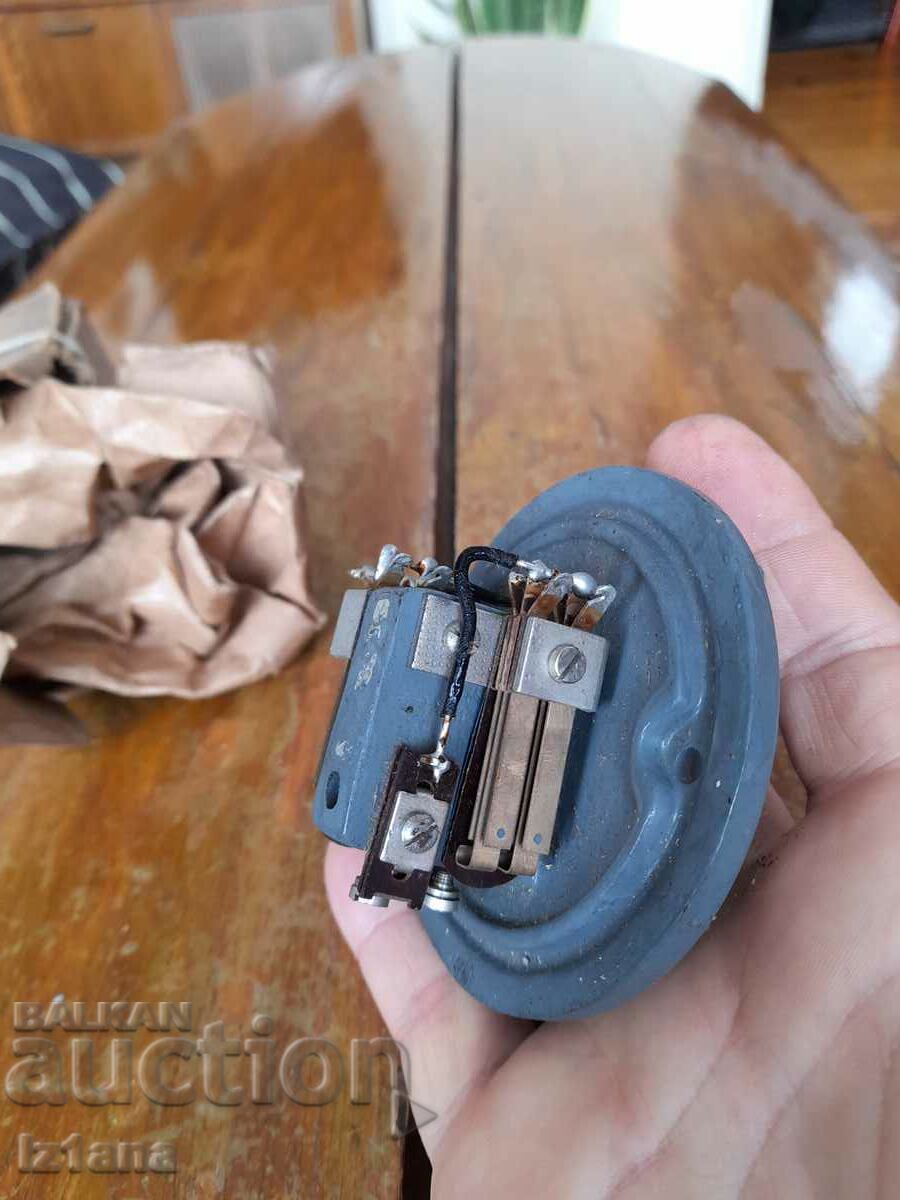 Old rosette with price 25.00 BGN | € 12.78 Old rosette with price 25.00 BGN | € 12.78