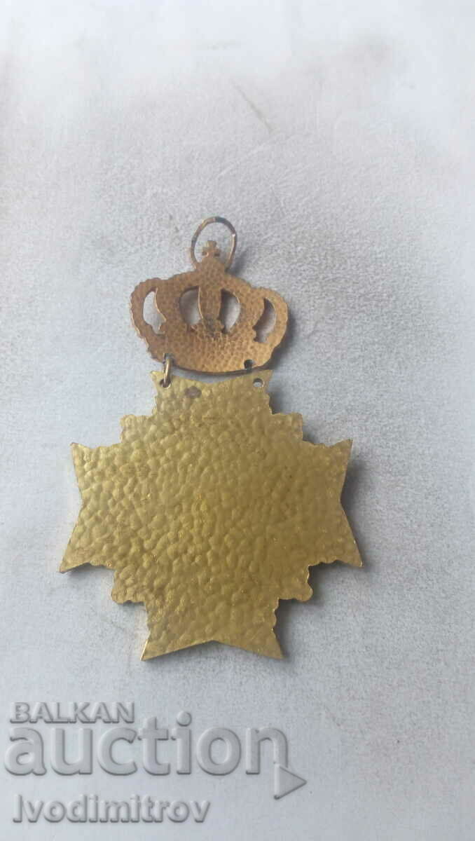 Insigna Karl der Grosse IV INT WANDE RUNG KELHEIM 1973 cu preț 7.45 BGN | € 3.81