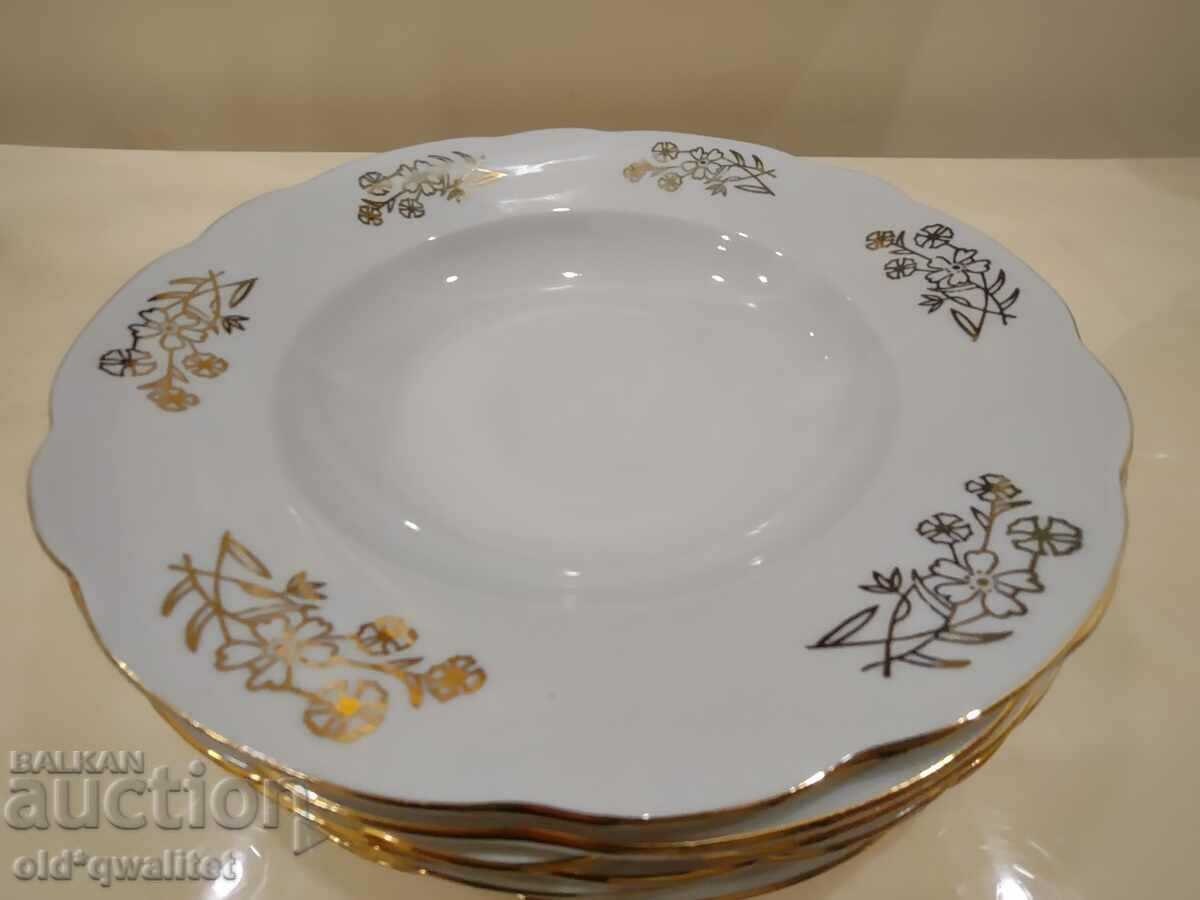 Auction Porcelain service of 6 plates, for 6 persons, Czechoslovakia Auction Porcelain service of 6 plates, for 6 persons, Czechoslovakia