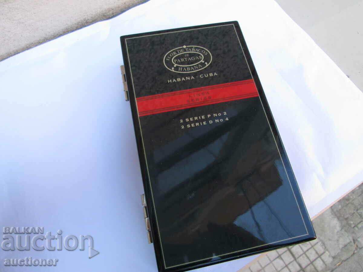 Auction  LUXURY BOX OF BRANDED HAVANA CIGARS