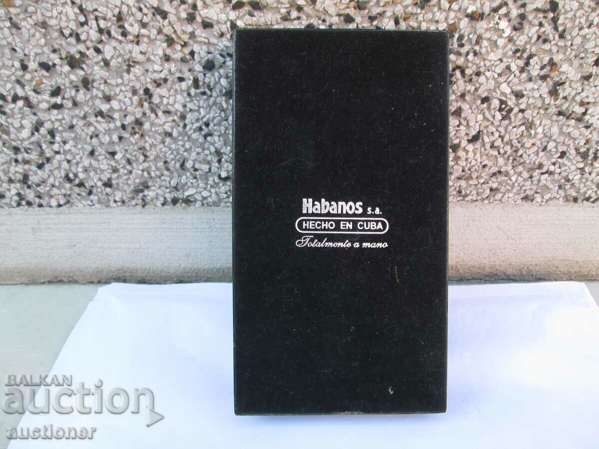 Delivery of LUXURY BOX OF BRANDED HAVANA CIGARS