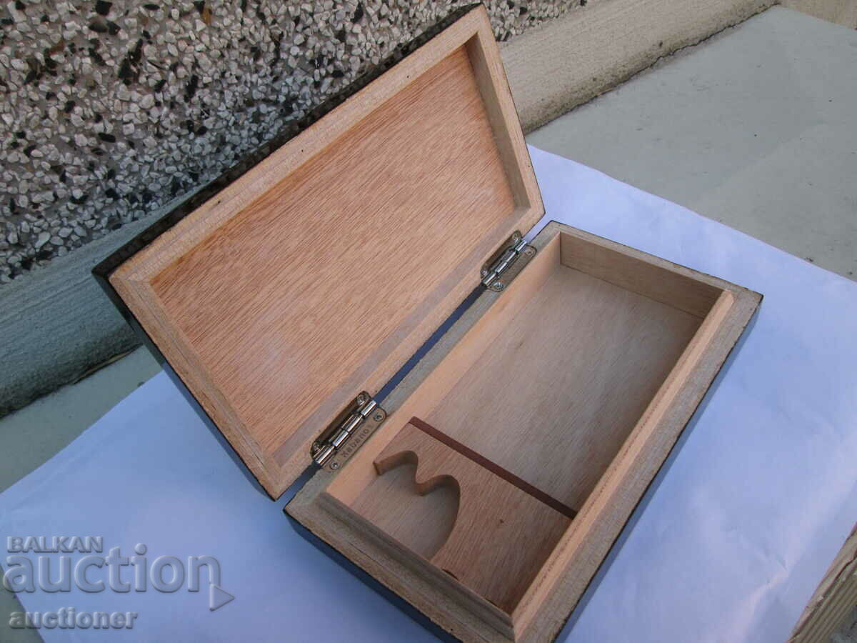 LUXURY BOX OF BRANDED HAVANA CIGARS - 5