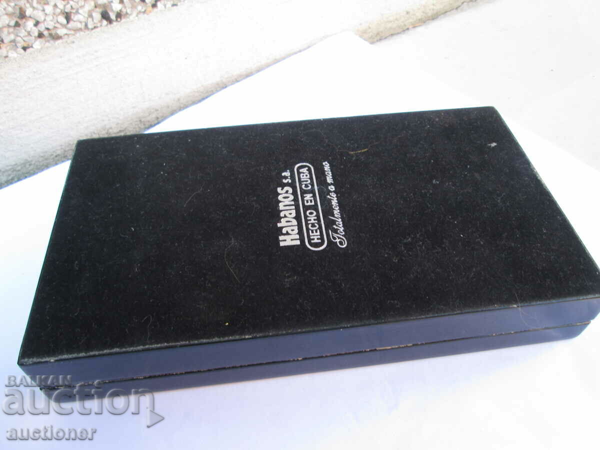 LUXURY BOX OF BRANDED HAVANA CIGARS - 7