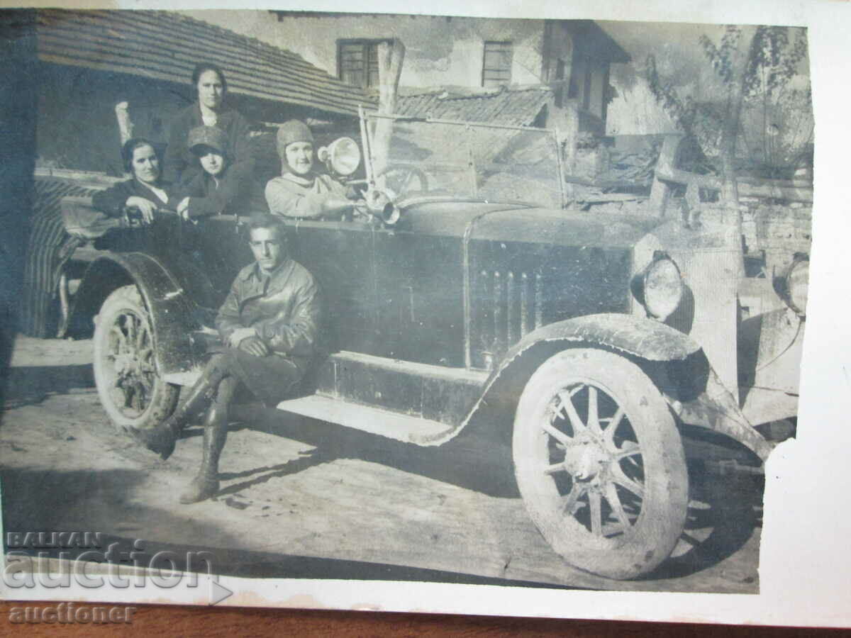 OLD PHOTO CAR CAR DRIVER with price 50.00 BGN | € 25.56 OLD PHOTO CAR CAR DRIVER with price 50.00 BGN | € 25.56